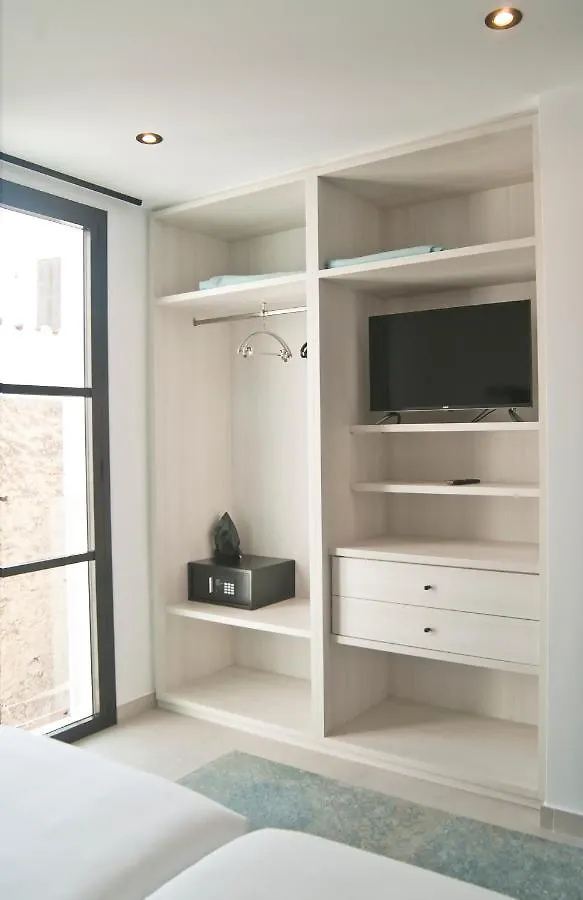 Aparthotel El Cargol L' Escala 3*,