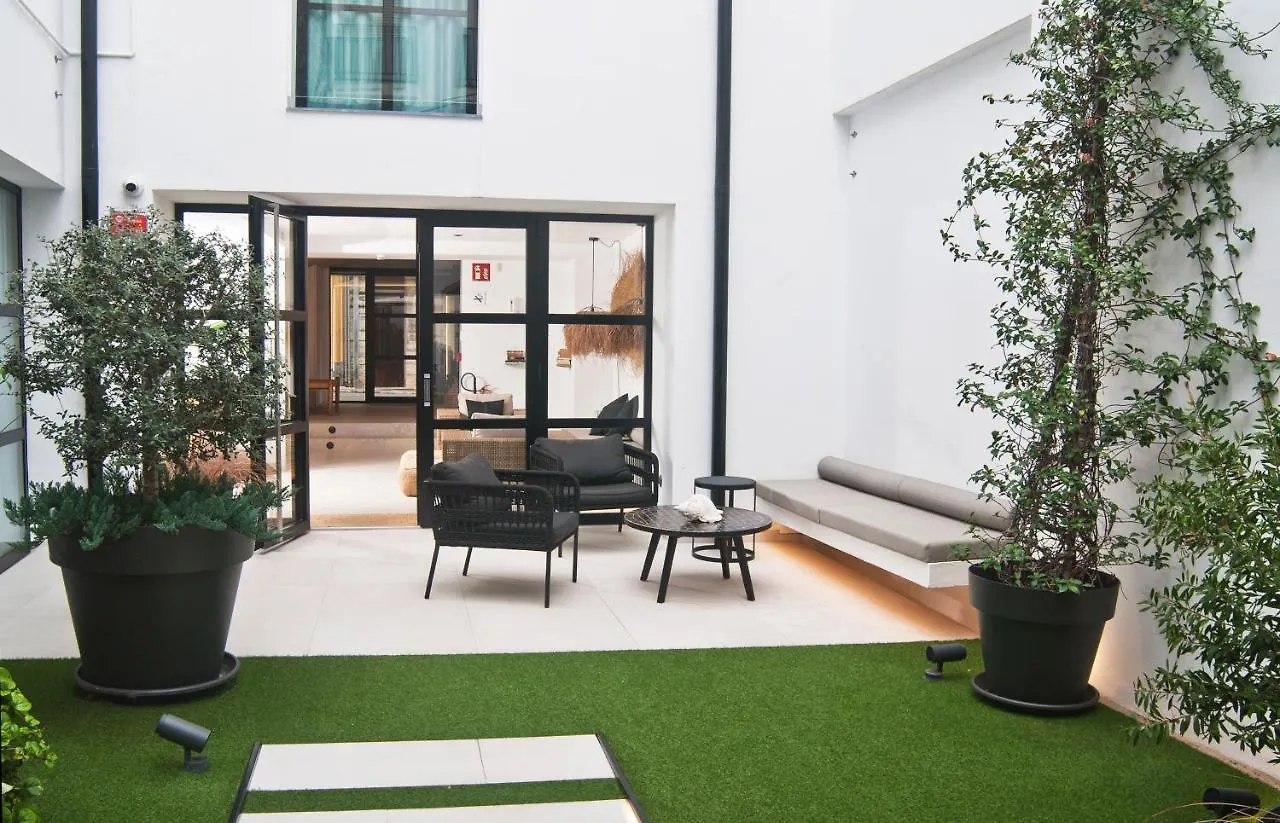 Aparthotel El Cargol L' Escala 3*,
