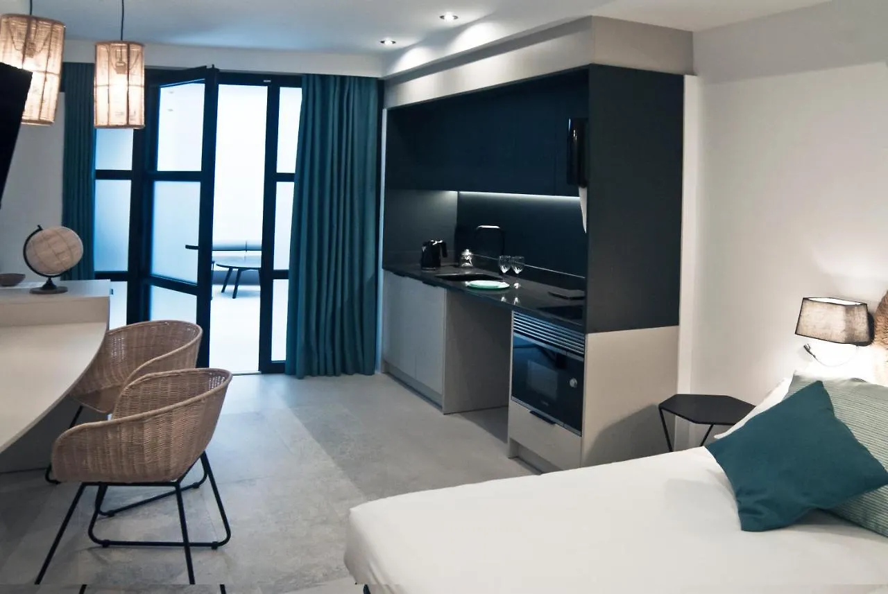 Aparthotel El Cargol L'Escala 3*,  Spain